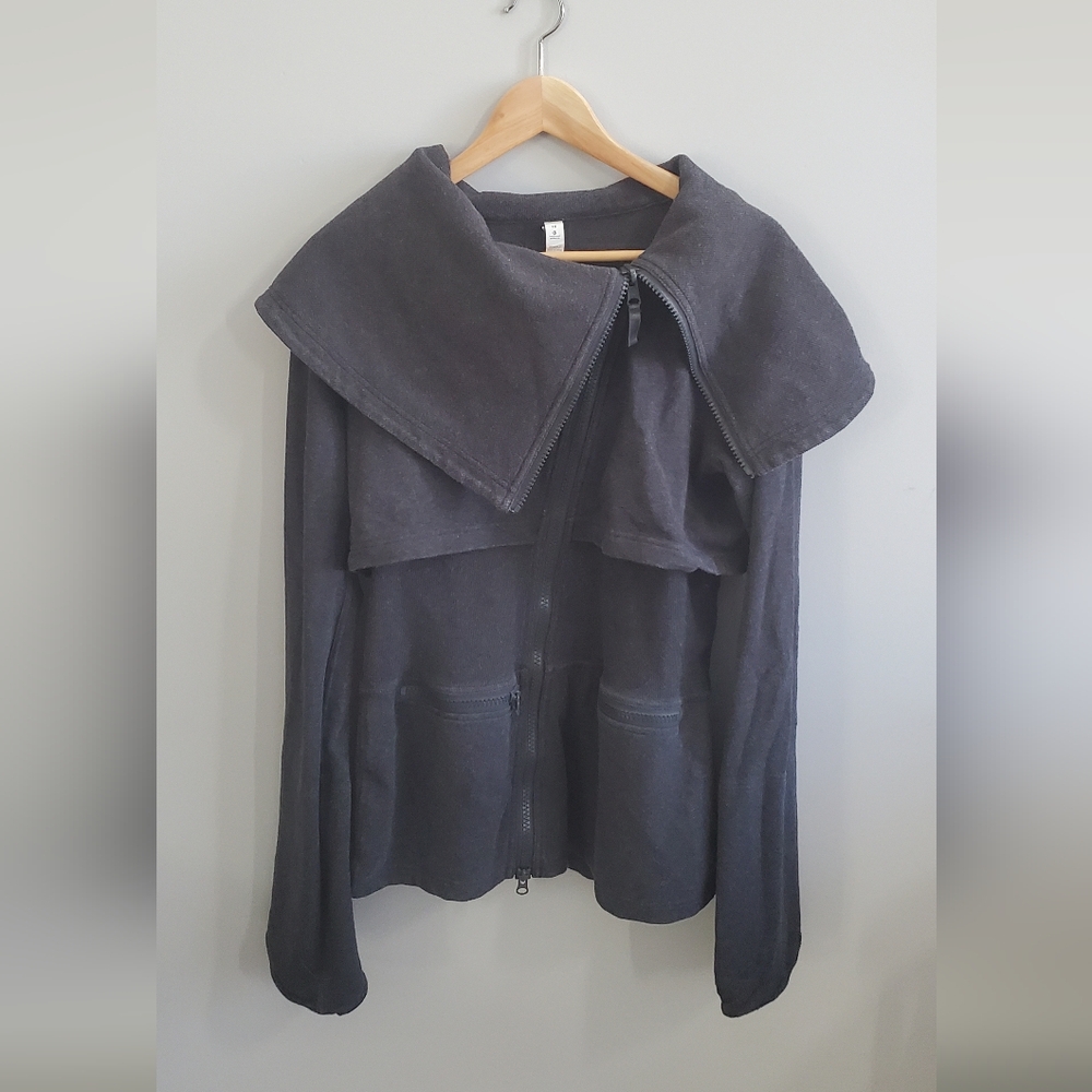 Lululemon athletica charcoal grey zip up sweater. women's 10. EUC